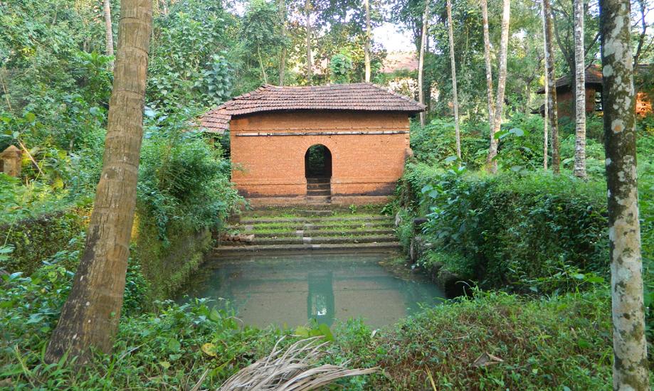 Kulappura, the bathing pond with shelter.